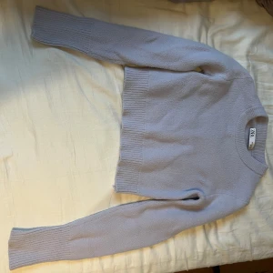 Lila croppad tjocktröja från Zara - Lila croppad tjocktröja från Zara