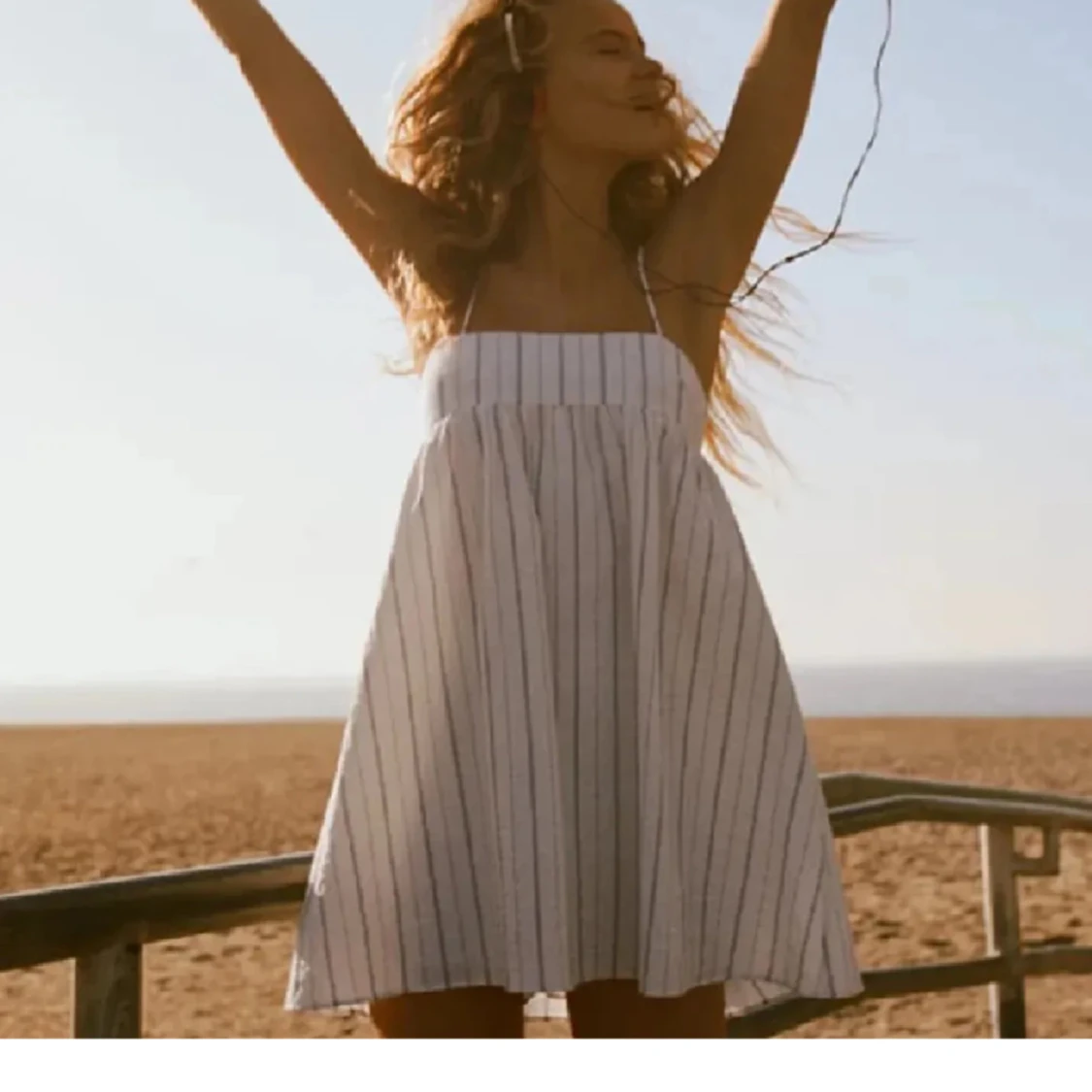 Vit randig miniklänning - 1