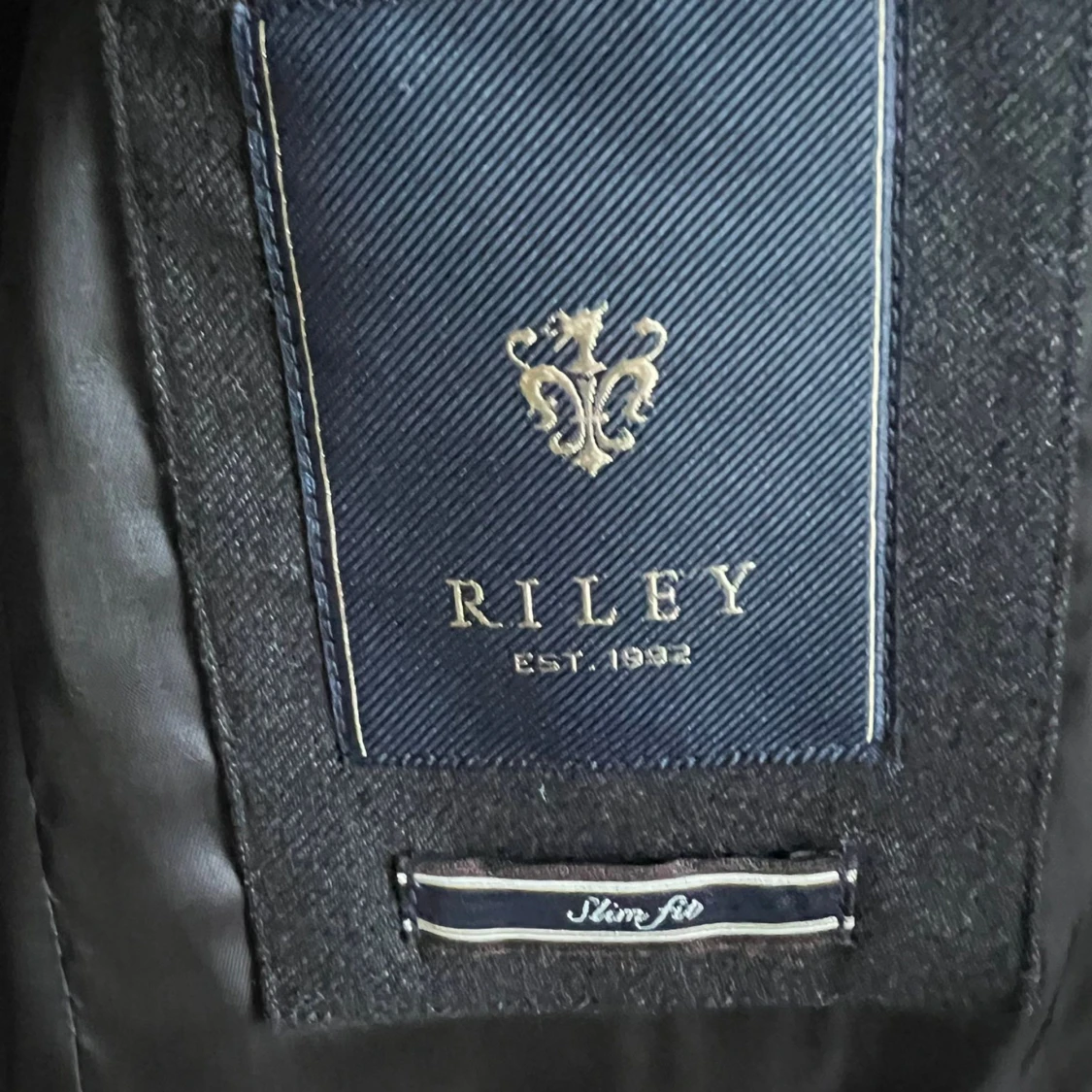 Svart kavaj slim fit från Riley - 3