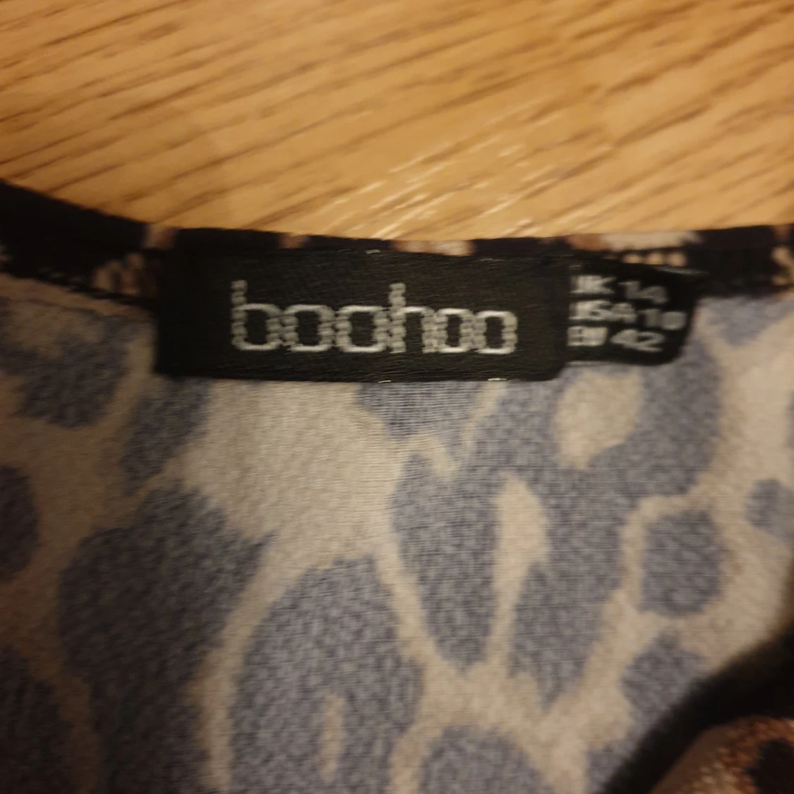 Leopardmönstrad croppad blus Boohoo - 2