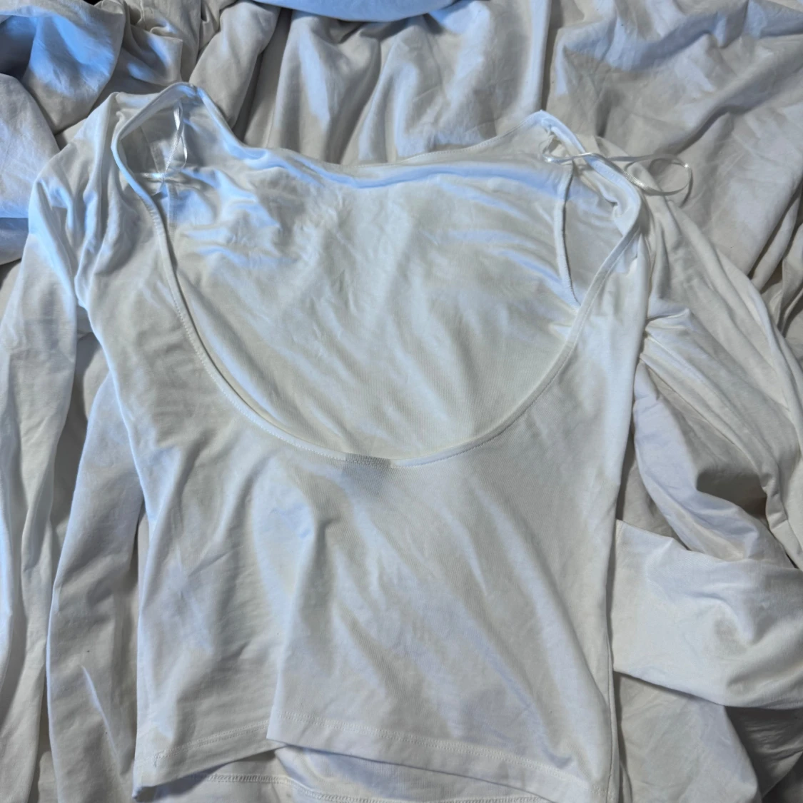 Vit långärmad topp med öppen rygg - 3