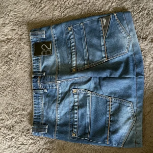 Jeanskjol - Supersnygg jeanskjol jag har sytt om från ett par jeans