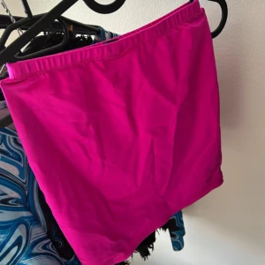 Rosa kjol - Rosa tight kjol från shein storlek xs, aldrig använd! 