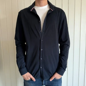 Savy Citizen Skjorta - Riktigt schysst Savy Citizen skjorta till sommaren! Storlek L/M. Skick 9/10 ingen tydlig deffekt. Hör gärna av er vid eventuella frågor!🤗