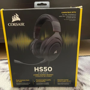 HS50 Stereo Gaming headset ( Corsair ) - Helt nytt hörlurar och aldrig använt, skriv till mig och vi kan diskutera om priset
