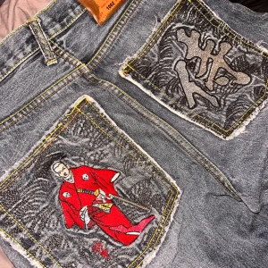 Red Monkey Jeans - Säljer dessa vintage jeans då de tyvärr var för små i midjan för mig. Storlek på byxorna är 30, men de är antagligen mindre egentligen eftersom att de var för små för mig som brukar kunna rocka W30 med spelutrymme kvar.
