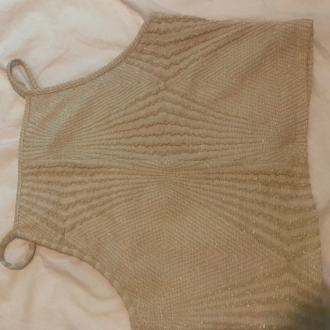 Beige glittrig croppad linnetopp från ONLY - 2