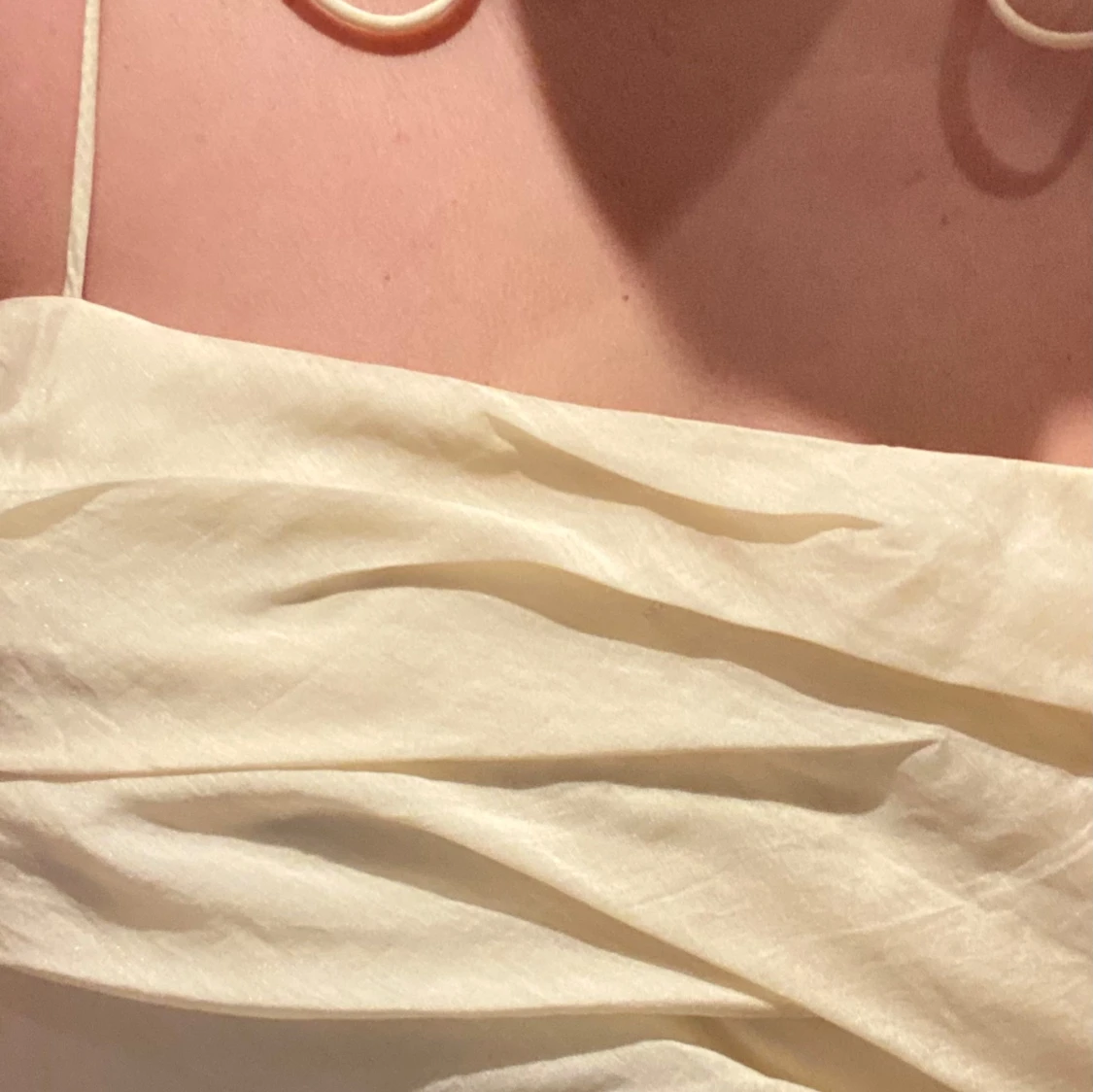 Ljusgul klänning med tunna axelband från Zara - 2