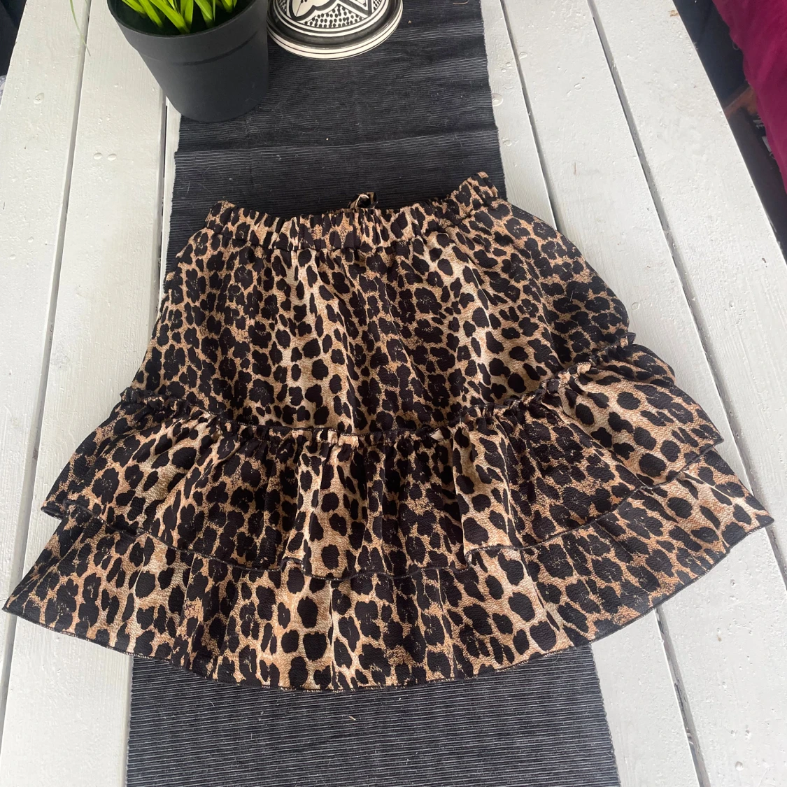 Leopardmönstrad volangkjol med knytband - 1