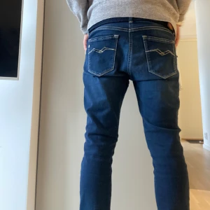 Mörkblå replayjeans  - Replay jeans i 9/10 skick, hör av er för funderingar 