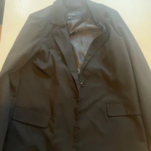 Vero Moda kavaj  - En kavaj från Vero Moda i storlek 36, endast använd få tal gånger 