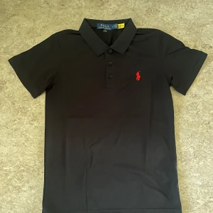  Polo Ralph Lauren shirt  - Polo shirt i storlek S och helt ny skick.