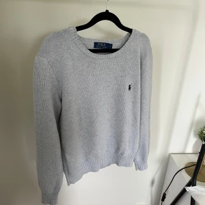 Stickad Ralph Lauren tröja - Storlek S men skulle säga mer åt xs, gott skick men använd