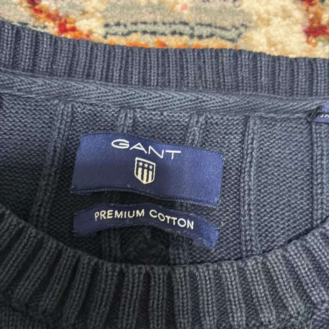 Mörkblå kabelstickad tröja från GANT - 2