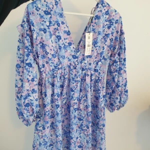 Klänning  - sommarklänning från kappahl i nyskick med prislappen kvar, nypris 399kr.