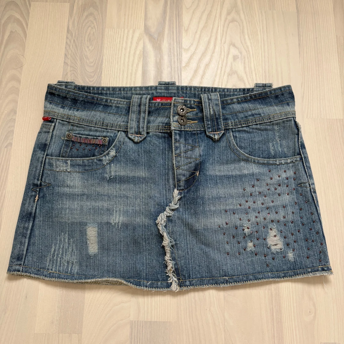 Jeanskjol med unika detaljer🌸