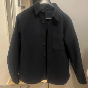 Mörkblå kappa Zara - Kappa från Zara , inga skador eller annat. 