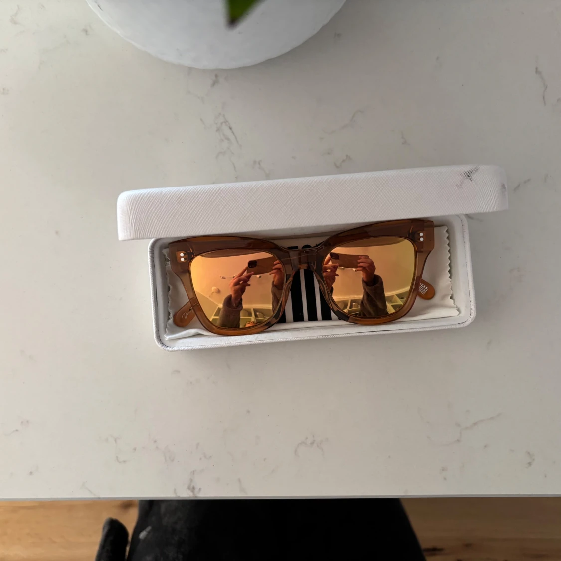 Peach solglasögon med spegelglas från CHIMI - 1