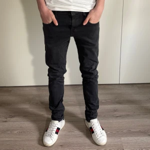 Replay Anbass - Goa replay jeans i W28. De är slim fit och i mycket bra skick. Hör av dig vid funderingar!