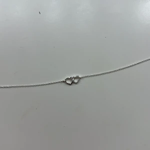 Silver armband - Supersött silver armband! Fått i present men rätt säker på att det är från glitter