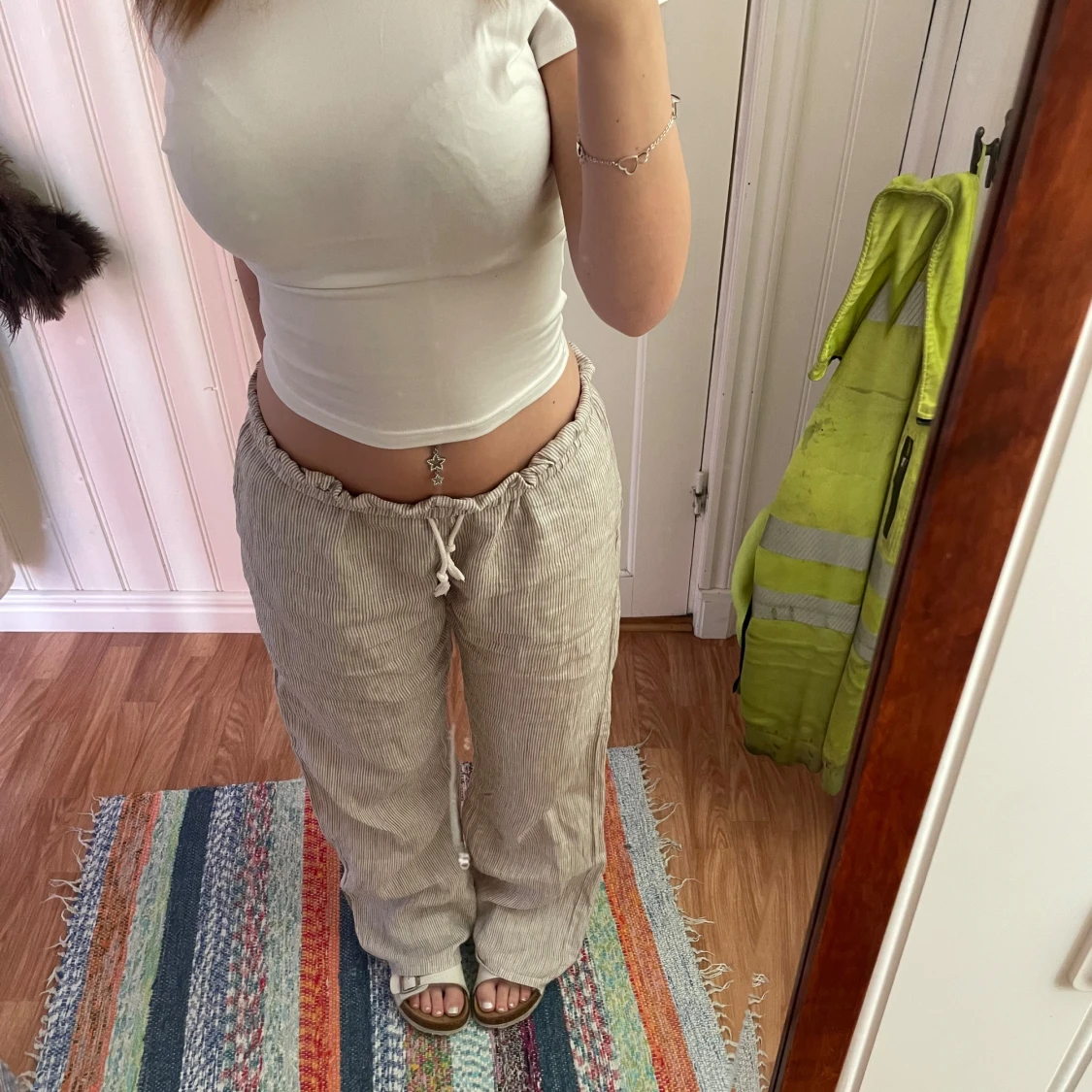 Beige linnebyxor från Brandy Melville - 1