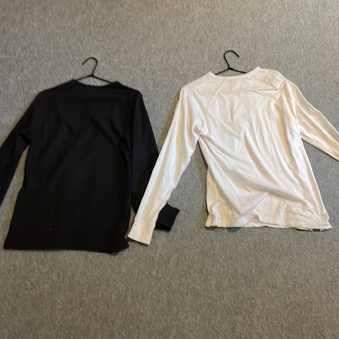 Svart och vit långärmad tröja från Peak Performance - 3