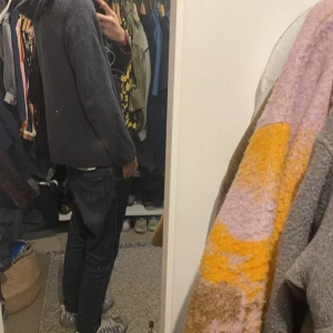 Kashmir hoodie  - Säljer min Kashmir hoodie från Cos (bild från förra ägaren)! Funkar till dam och herr