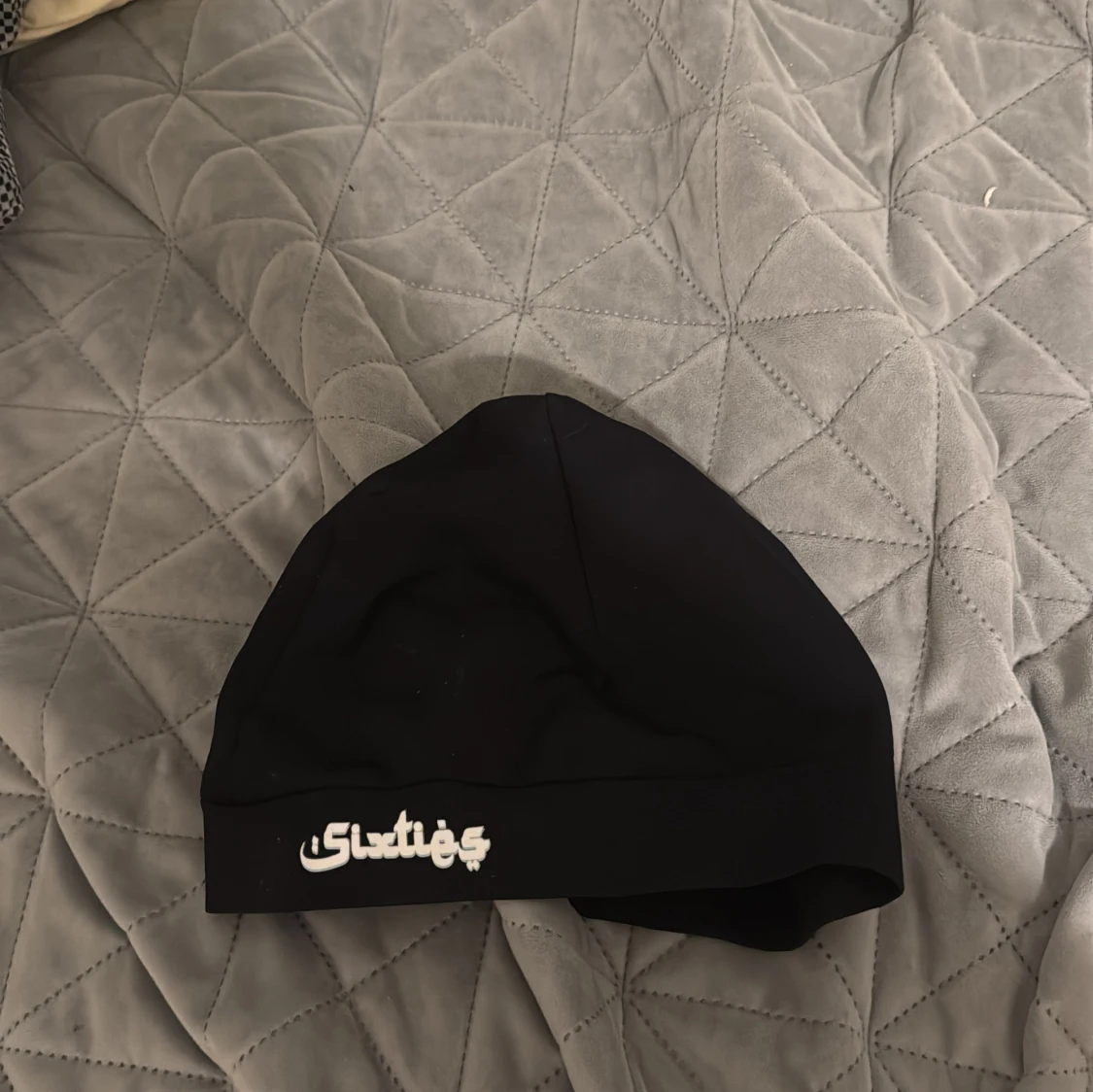 Svart mössa från Sixties