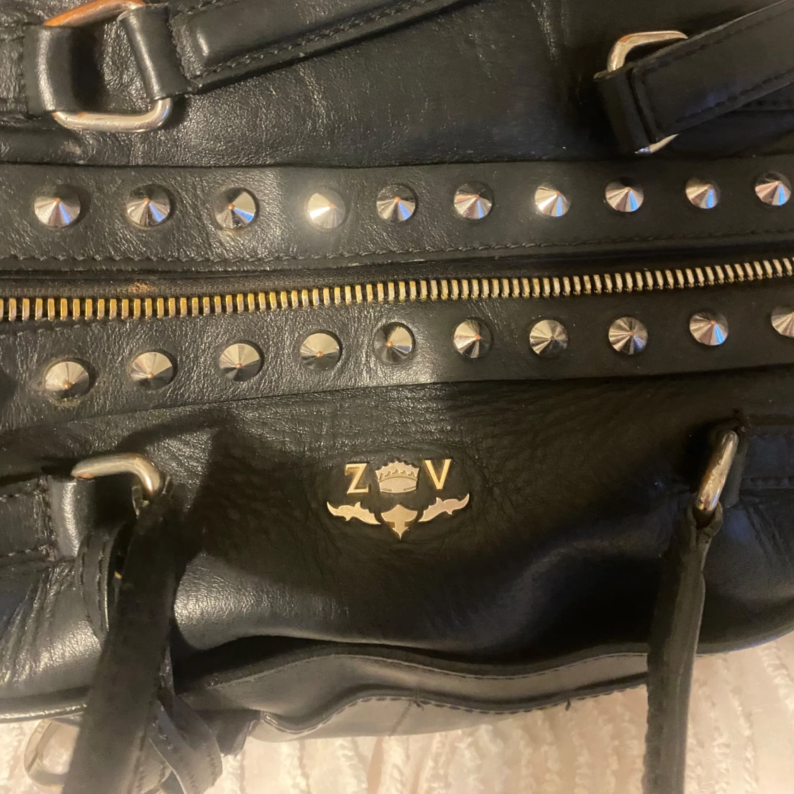 Svart handväska med nitar från Zadig & Voltaire - 2