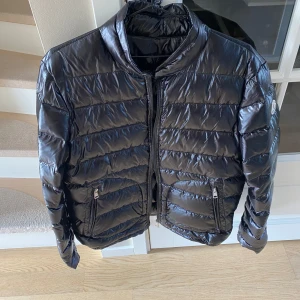 Herr jacka  - Storlek 3 stor M/L. Köpt här på Plick men den var för stor  