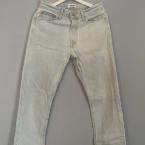 Ljusblå jeans från jack & jones - stl. S-M loose passform
