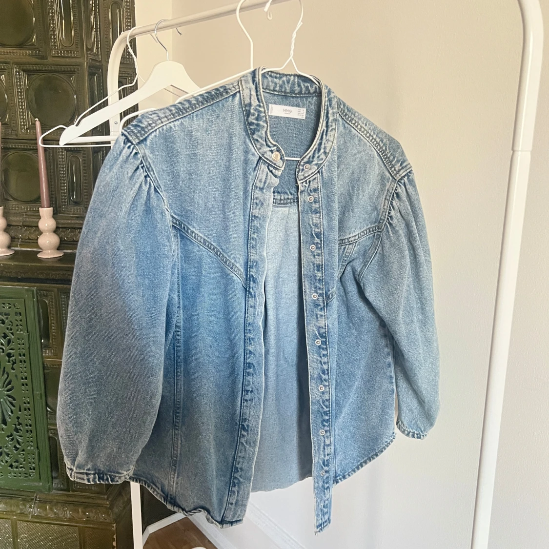 Ljusblå jeansjacka med puffärm - 1