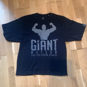 Svart gasp tröja giant killer  - Svart giant killer gasp tröja, ej använd, storlek L oversized. Originalpris: 900kr