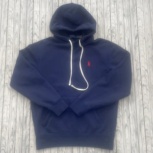 Ralph Lauren hoodie - Ralph lauren hoodie| Skick 9/10| ✅Nypris 1999kr| 🤩Hör av er vid frågor/funderingar!