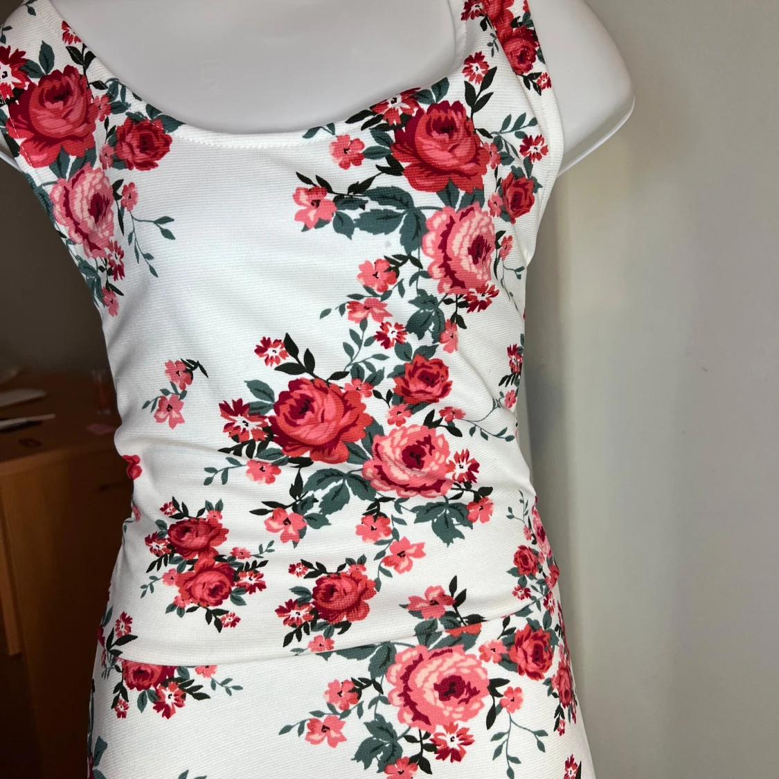Vit blommig klänning  - 1