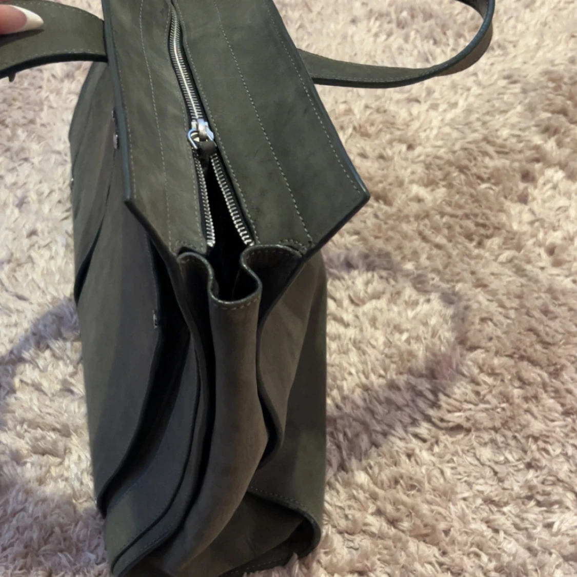 Grå handväska från Filippa K - 2