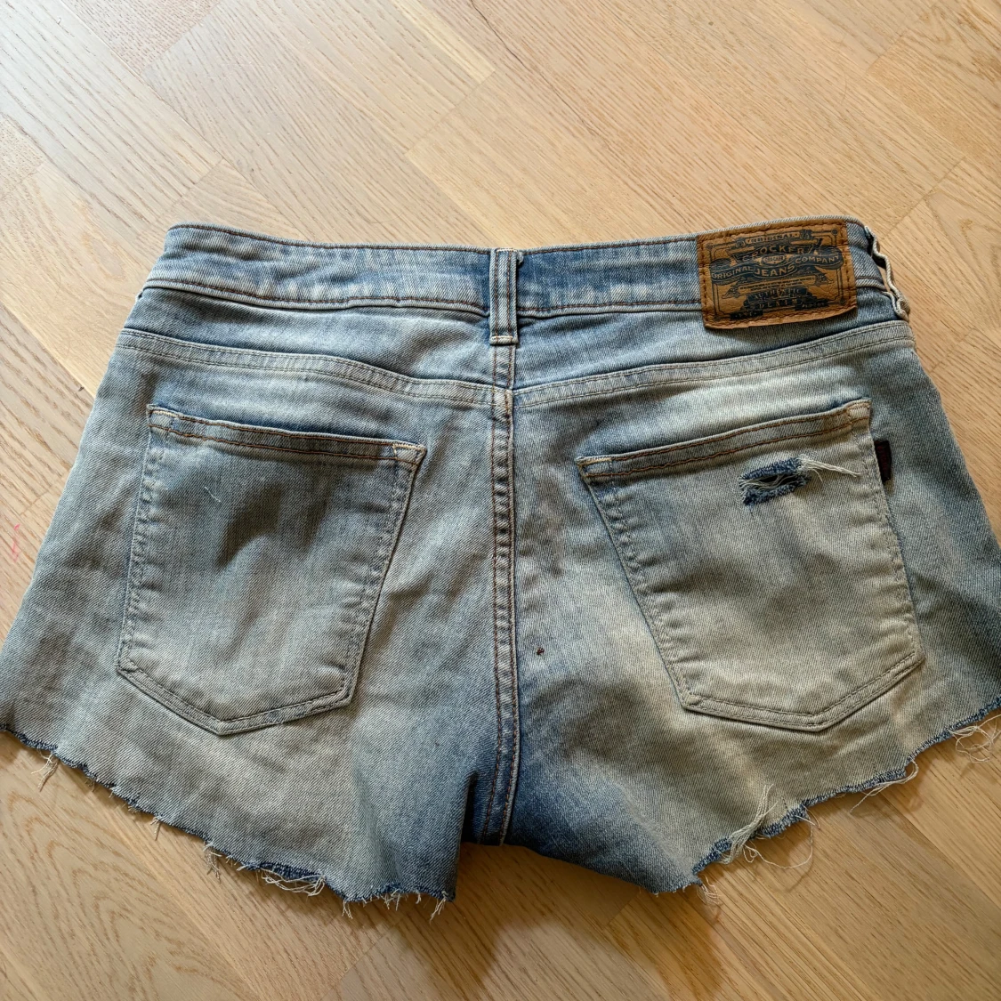 Ljusblå jeansshorts från Crocker - 1