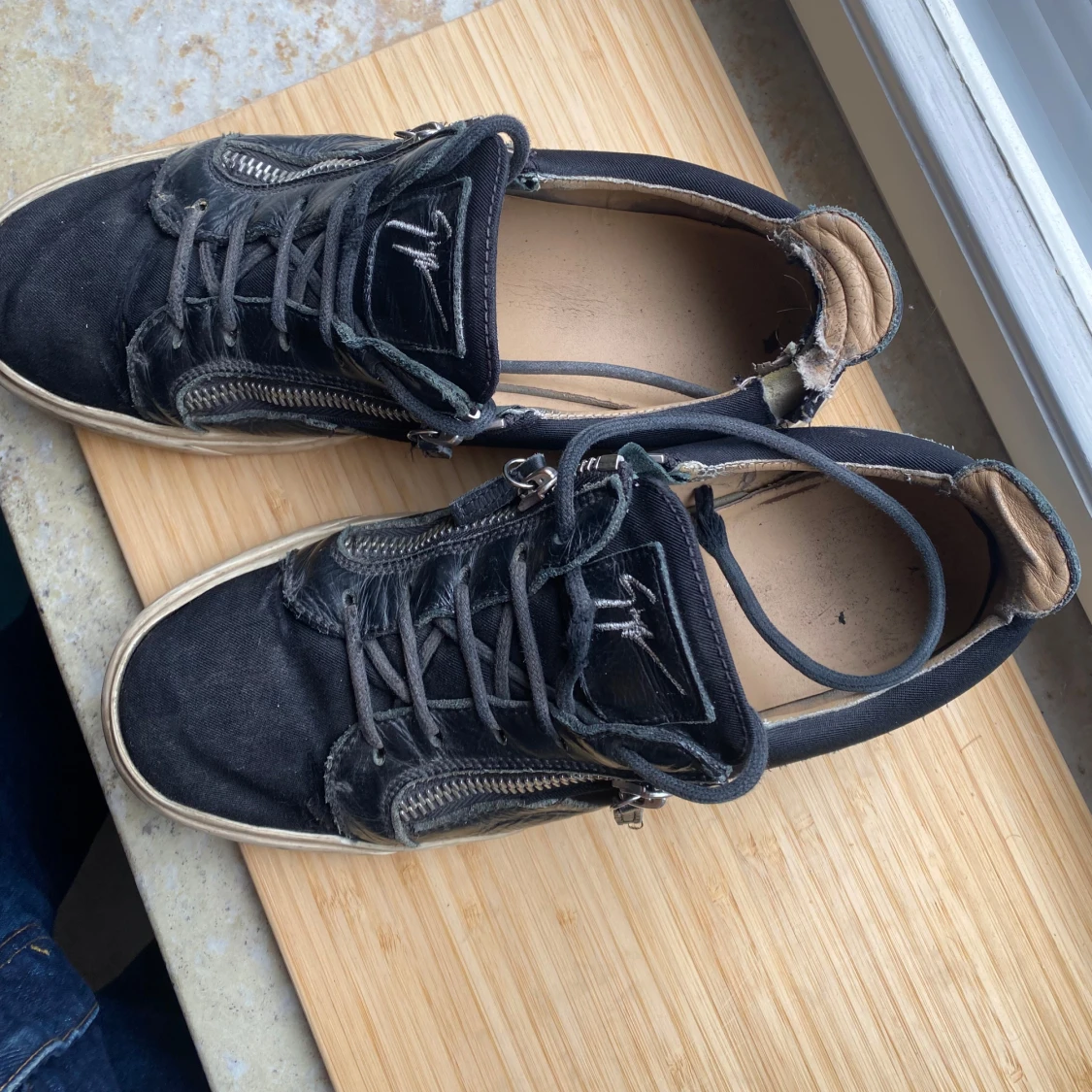 Svarta sneakers med dragkedja från Giuseppe Zanotti - 1