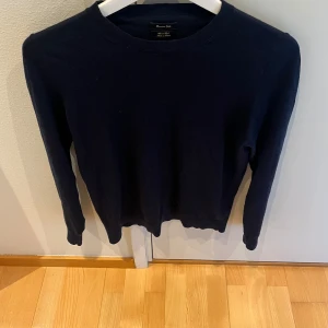 Massimo dutti merinoull tröja - Merinoull tröja från Massimo Dutti | strl S | Navy | tunn och bra inför sommaren| fler bilder går att fixa🙌