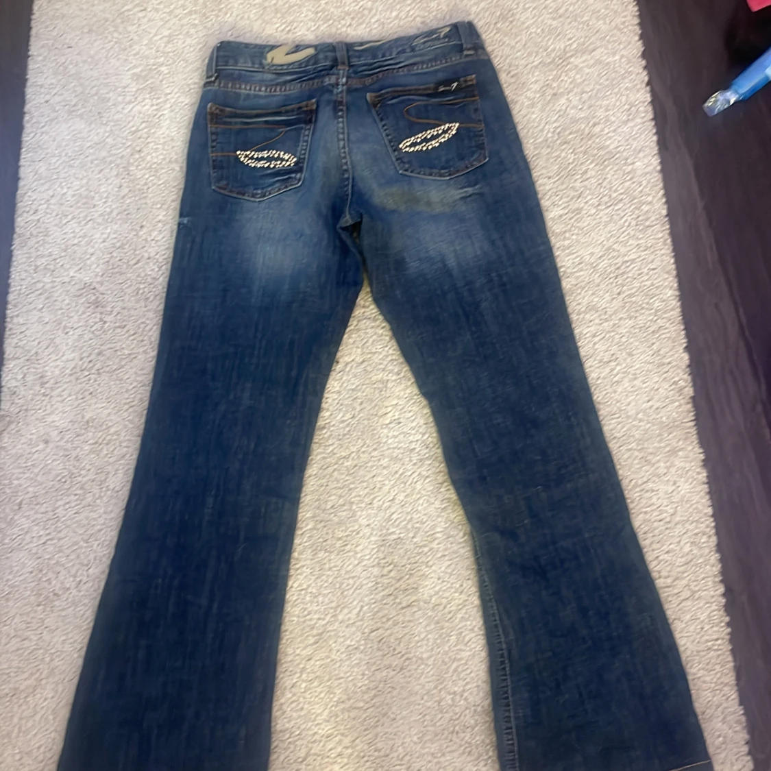 Blå jeansbyxor från Seven7 med strasstenar - 1