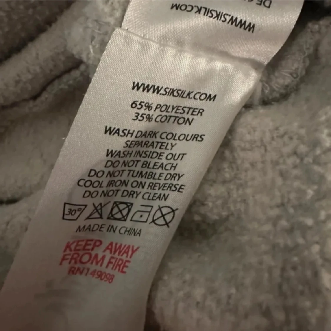 Grå hoodie från SikSilk - 2