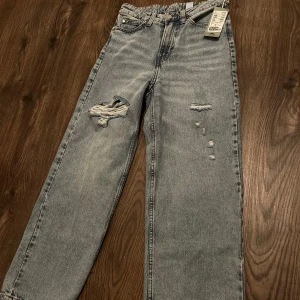 Jeans  - Helt nya jätte fina oanvända jeans 