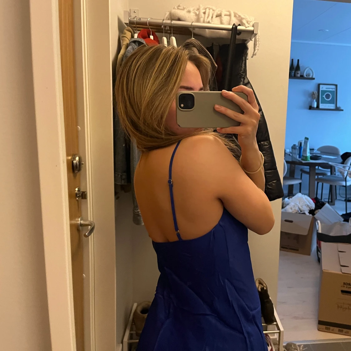 Blå satinklänning  - 1