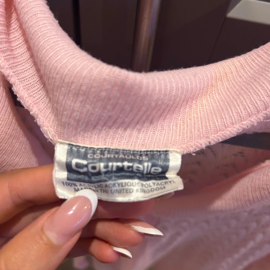 Ljusrosa stickad kofta med rosett från Courtelle - 2