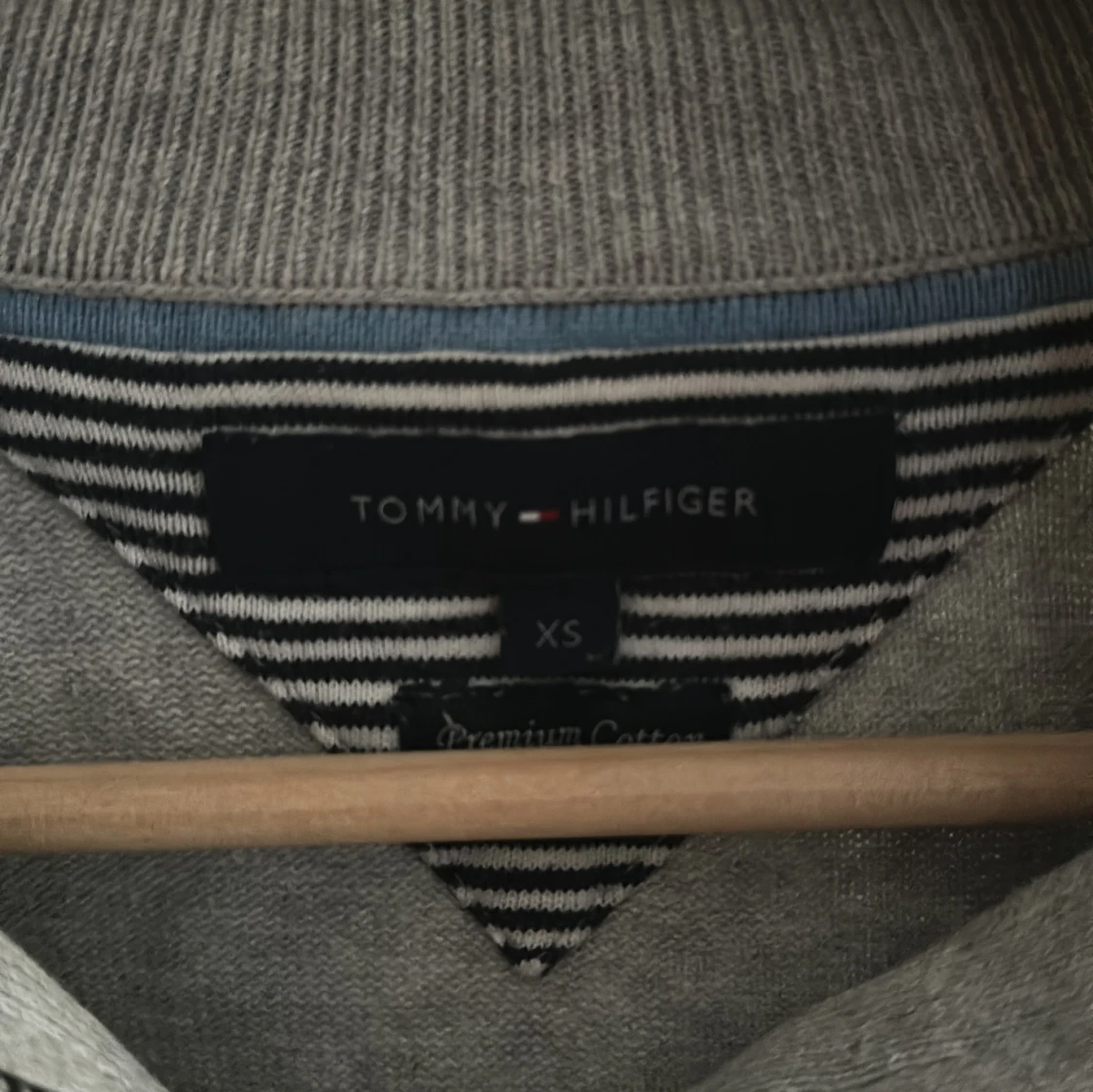 Grå halvzip tröja från Tommy Hilfiger - 1