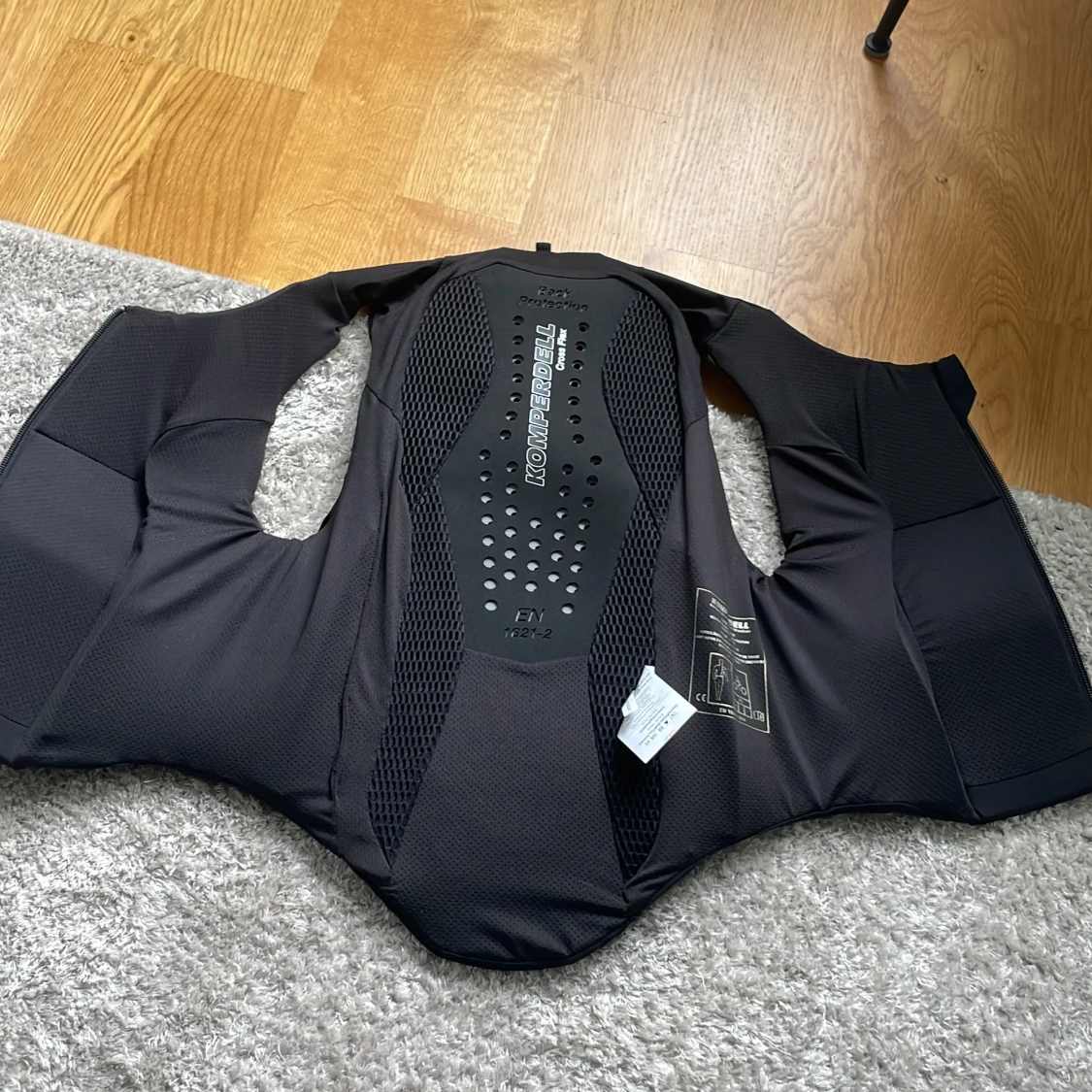 Svart skyddsväst från Komperdell - 1