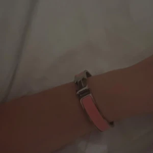 Herme armband - Pris och fler bilder kan diskuteras.