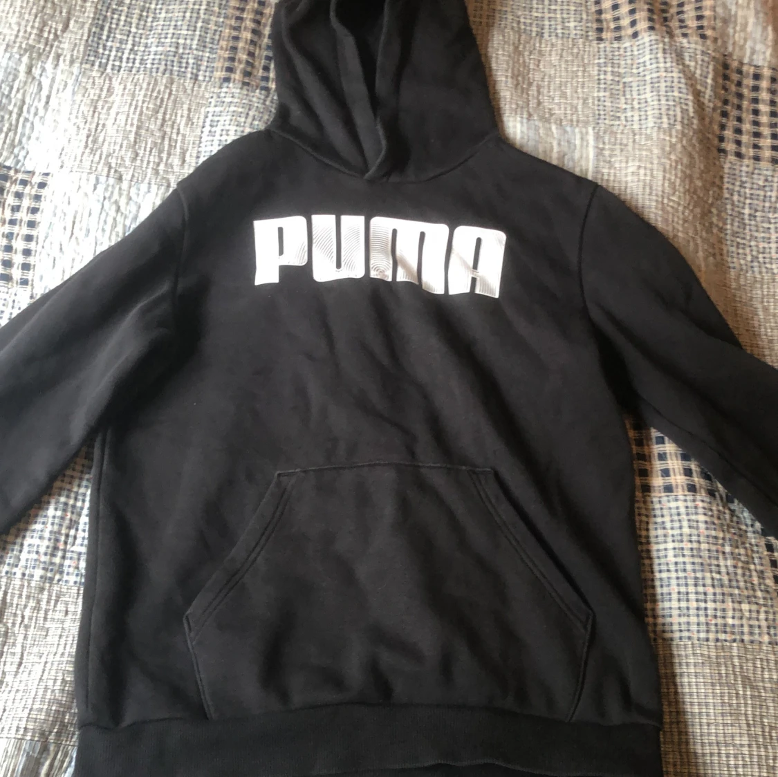 Svart hoodie från Puma