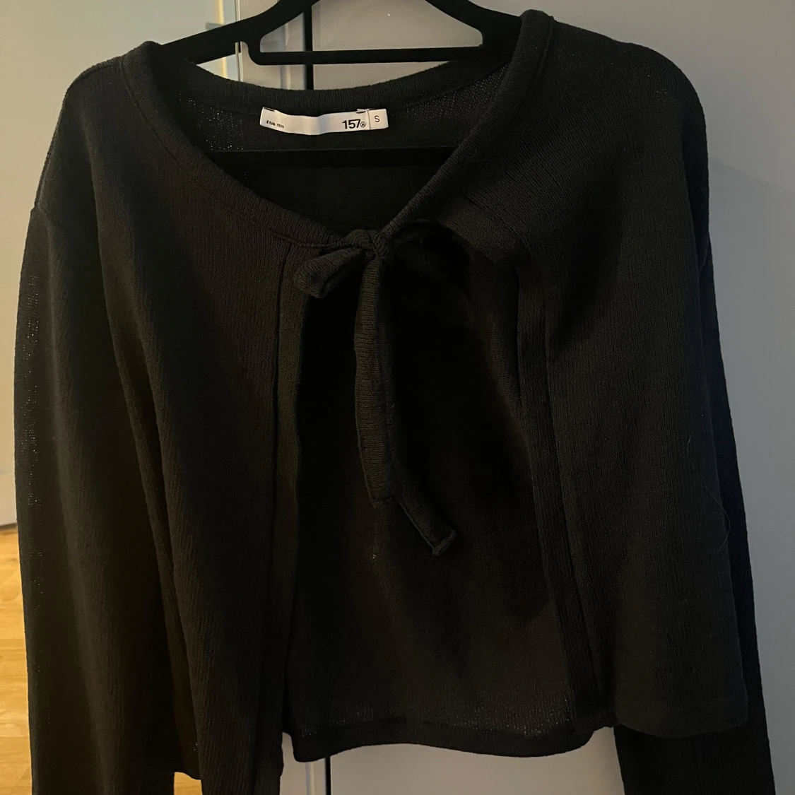 Svart knytkofta från 157