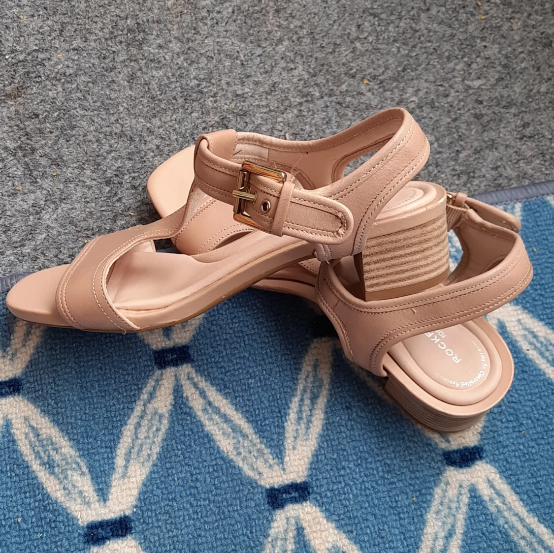 Beige sandaler med klack från Rockport - 1